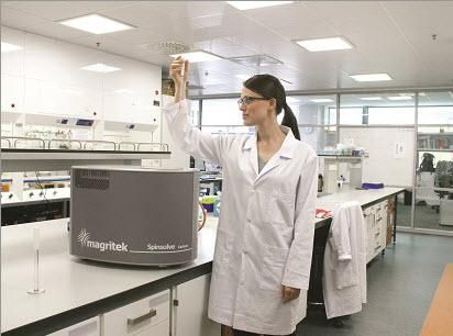 Magritek Spinsolve benchtop NMR spectrometer